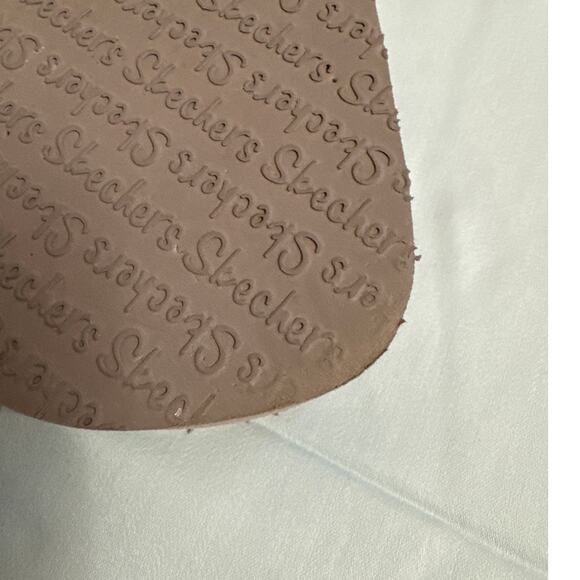 Cali Sketcher Taupe Yoga Foam Rhinestone Flip Flops Size 9 Worn A Few Minutes - Picture 6 of 11